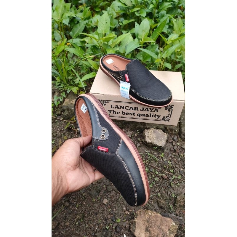MATA รองเท้าแตะผู้ชายสีดําและสีดําตาไก่ ยี่ห้อ lancar jaya
