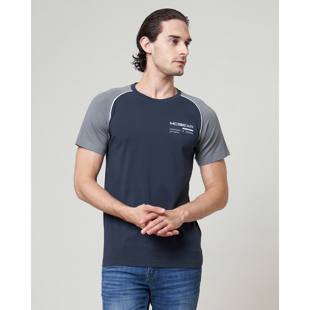 MCB เสื้อยืด Man Regular Fit Kombi Sleeve Jonah Black Blueberry | 0124103.25103