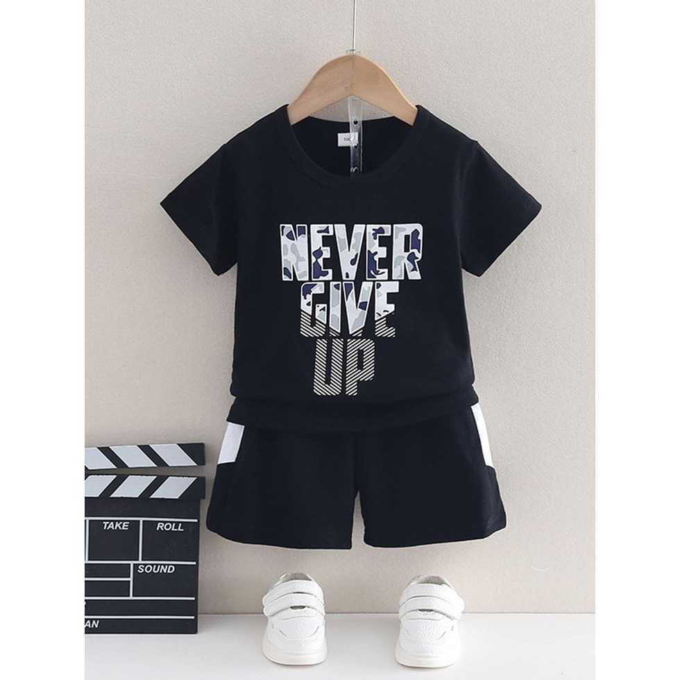 ชุดเสื้อแขนสั้น Never Give Up สําหรับเด็กผู้ชาย
