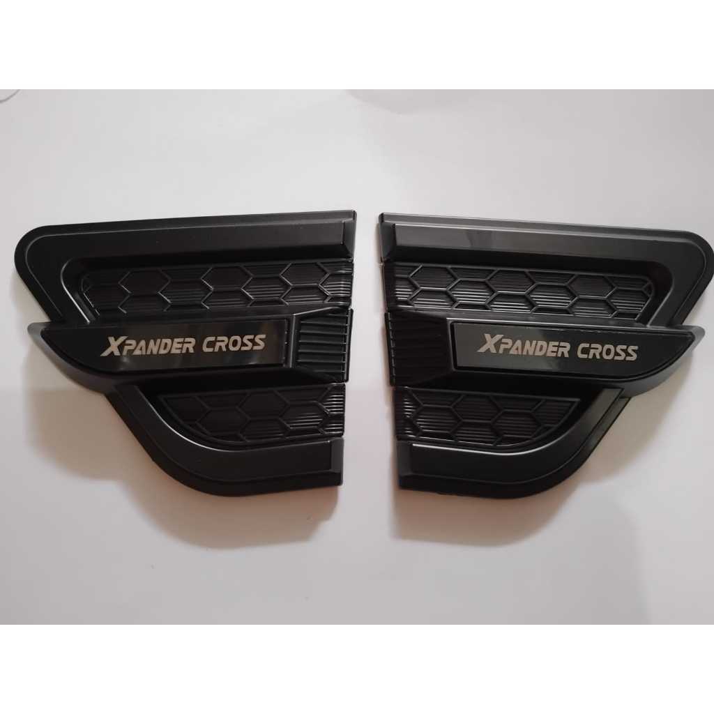 Xpander Cross Black Side Vent - Chrome