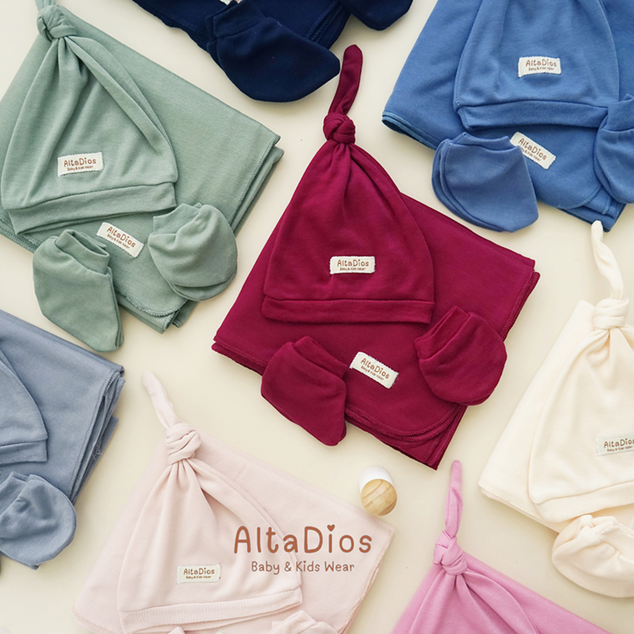 Altadiosbaby ชุดของขวัญแรกเกิด BASIC พร้อมผ้าห่มเด็ก หมวกเด็ก ถุงมือและถุงเท้าเด็ก อุปกรณ์ห่อตัวเด็ก STK