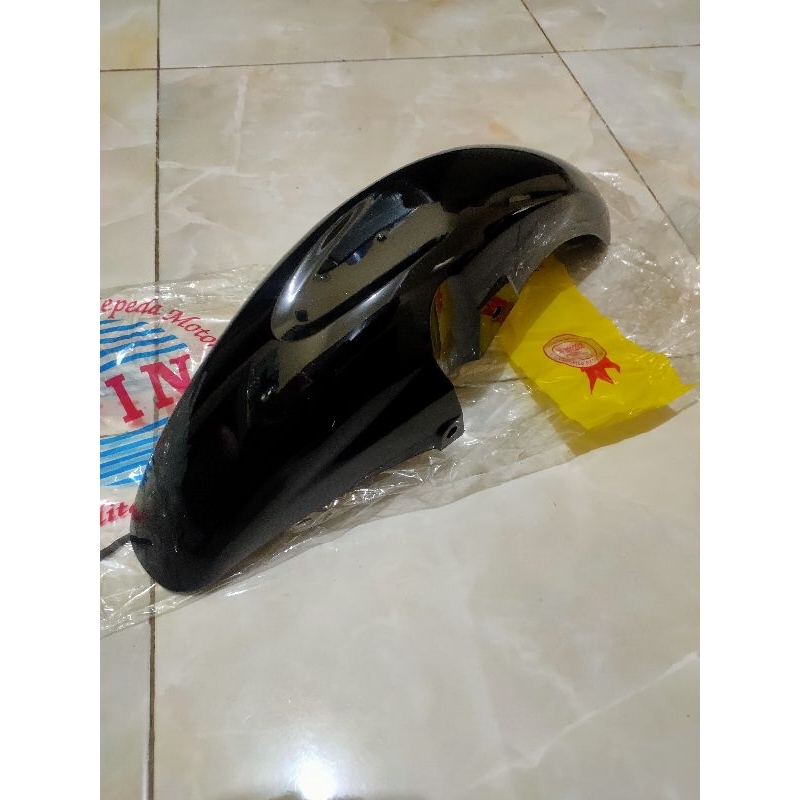SATRIA FU CARBON FRONT FENDER สีดํา WIN W9 ยี่ห้อ