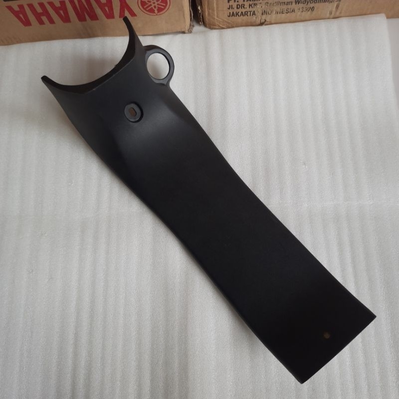 กุญแจสํารับฝาครอบ Lexil Legshield กลาง 125Z Y125Z Original Yamaha | 5BU-F842M-00