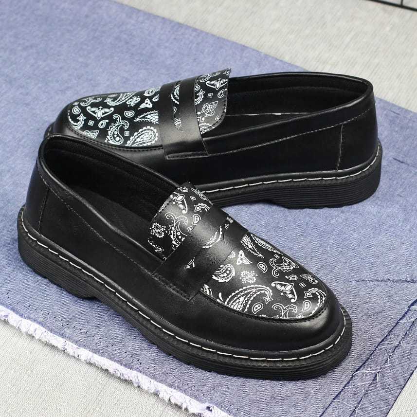 Hitam Farid Loafers Loafers รองเท้าโลฟเฟอร์ทํางานสีดําสําหรับผู้ชาย Paisel