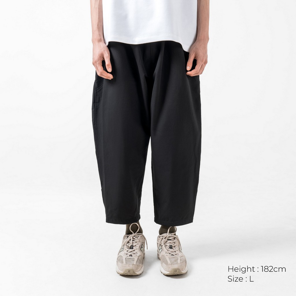 Orion Relax Fit Ankle Pants Bodypack - สีดํา