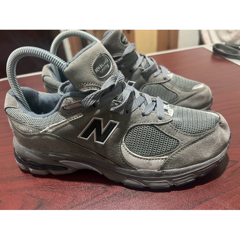 รองเท้า new Balance 2002R มือสองเหมือนใหม่