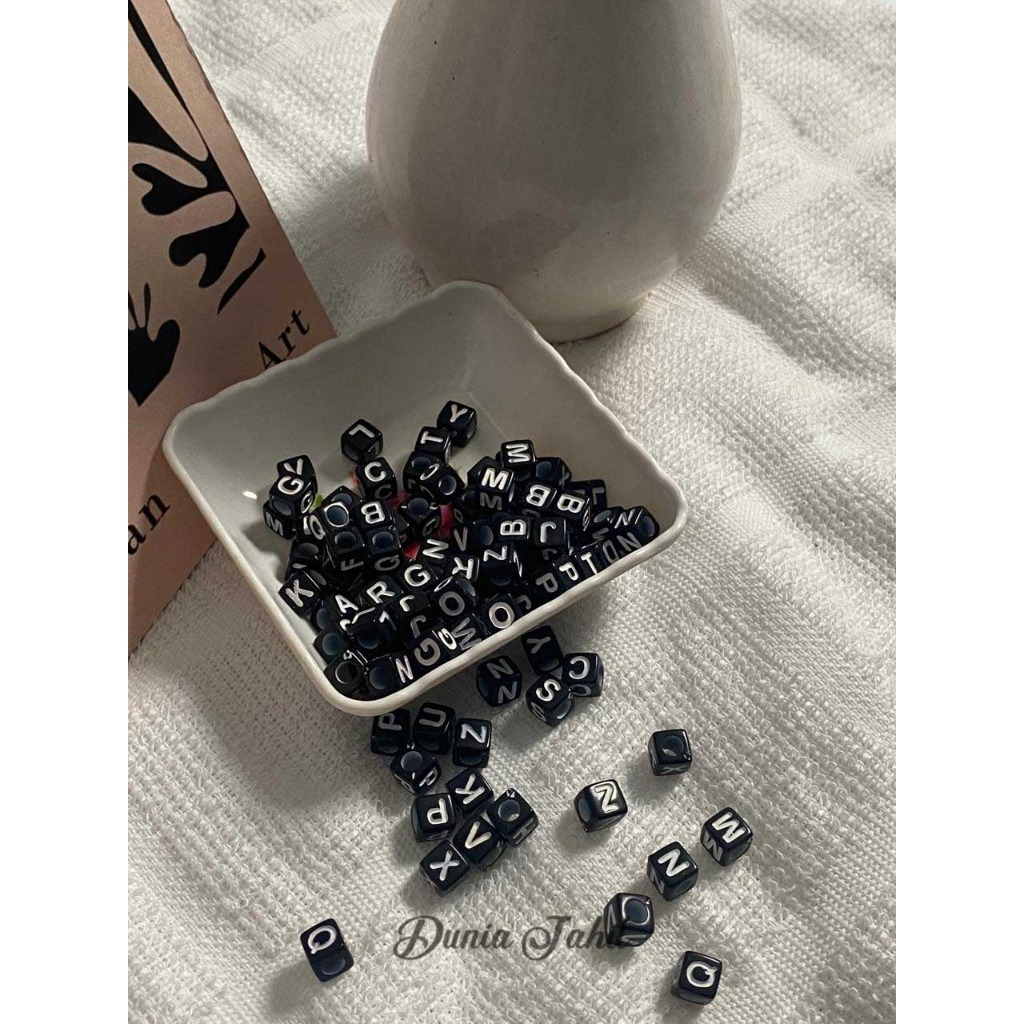 BEADS MOTE LETTERS CUBE BOX DICE CONTENDTS 10 ชิ้นA