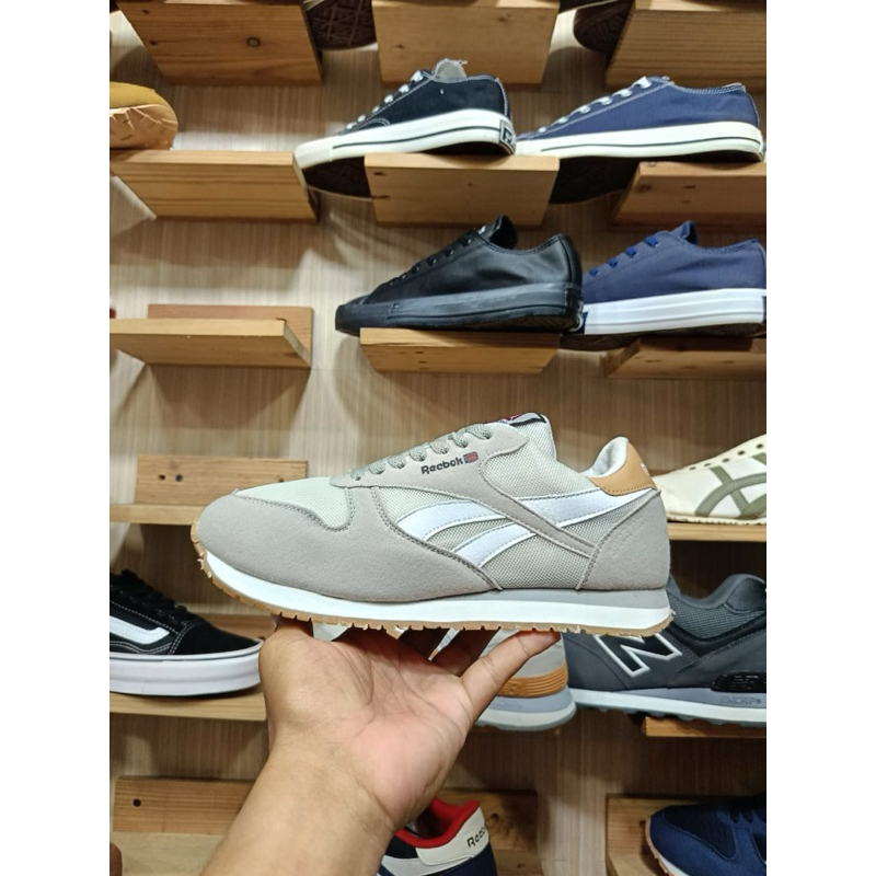 รองเท้า Reebok.*****