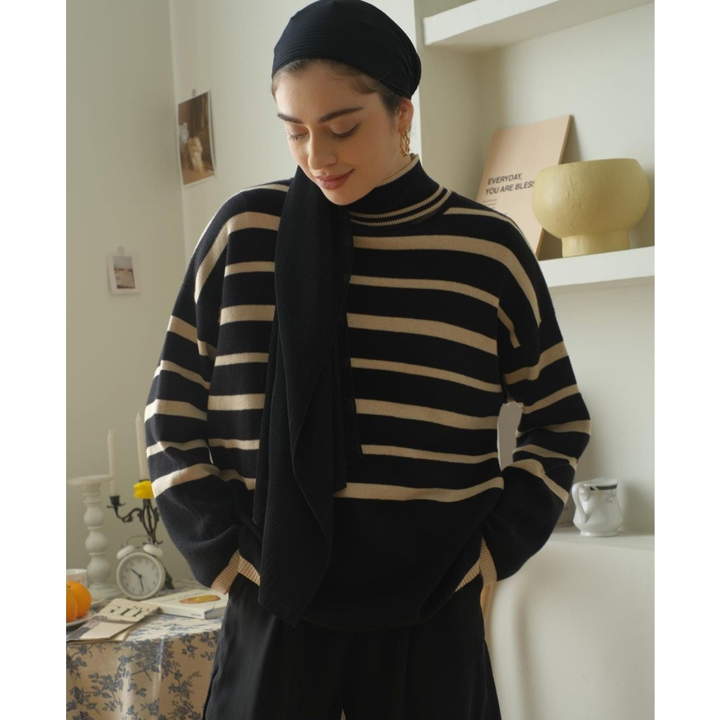 KRS/เสื้อกันหนาวผ้าถักโอเวอร์ไซส์ลายคอเต่า