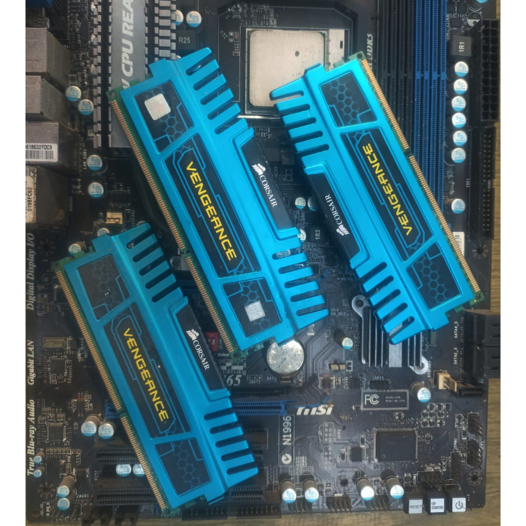 DDR3 Corsair 4GB****