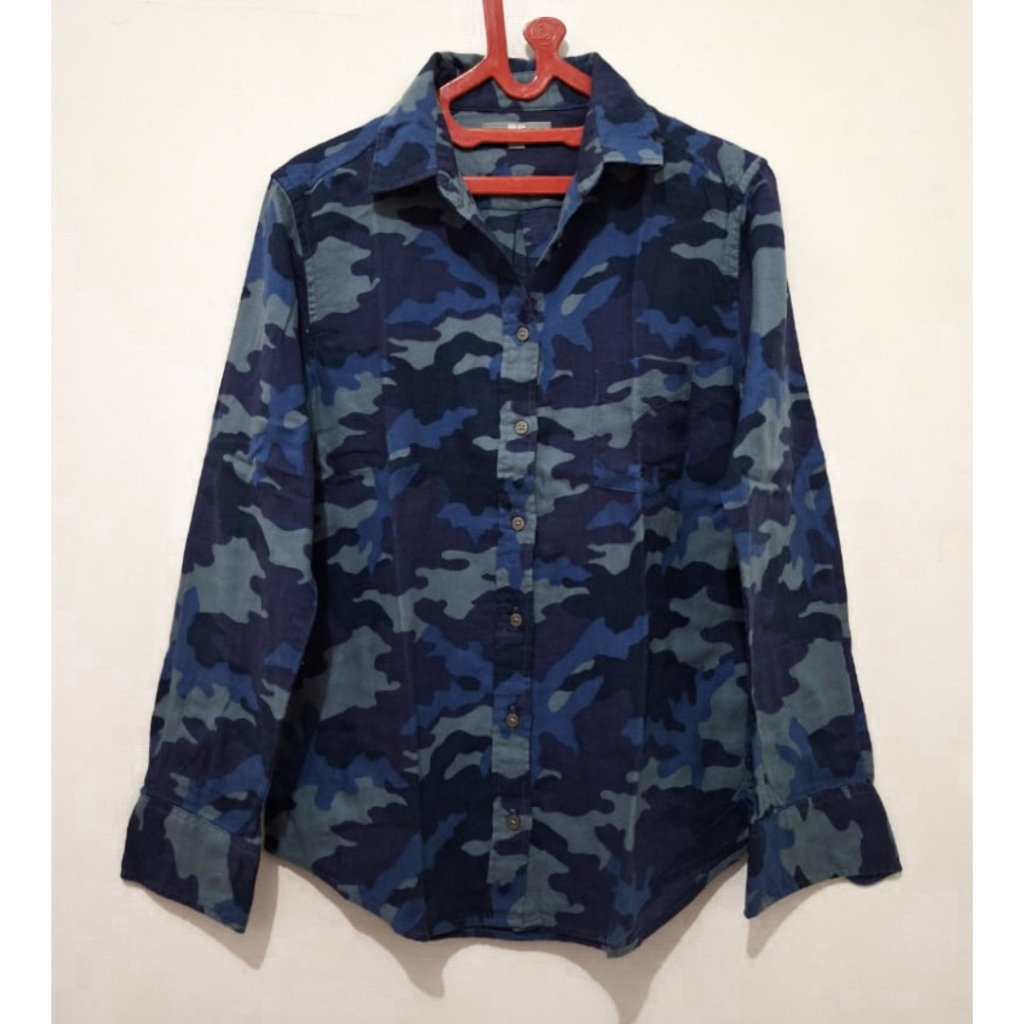 Thels.label - เสื้อเชิ้ตพิมพ์ลายไล่โทนสีสีน้ําเงิน (NA169)