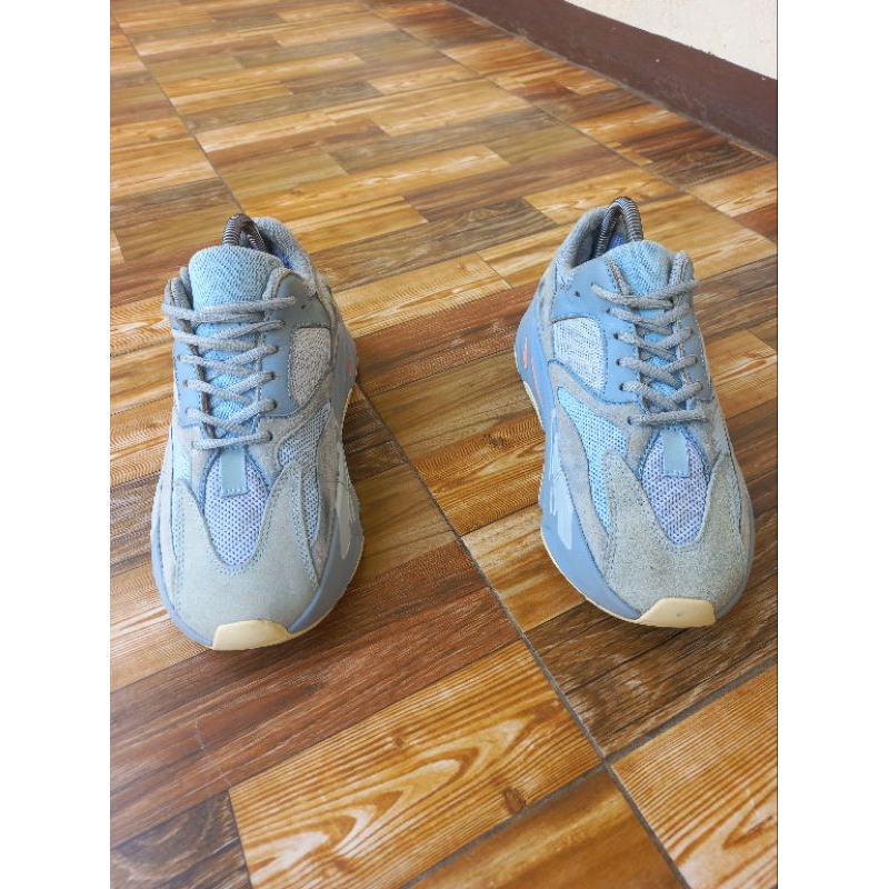 Adidas Yezzy boost 700 ความเฉื่อย