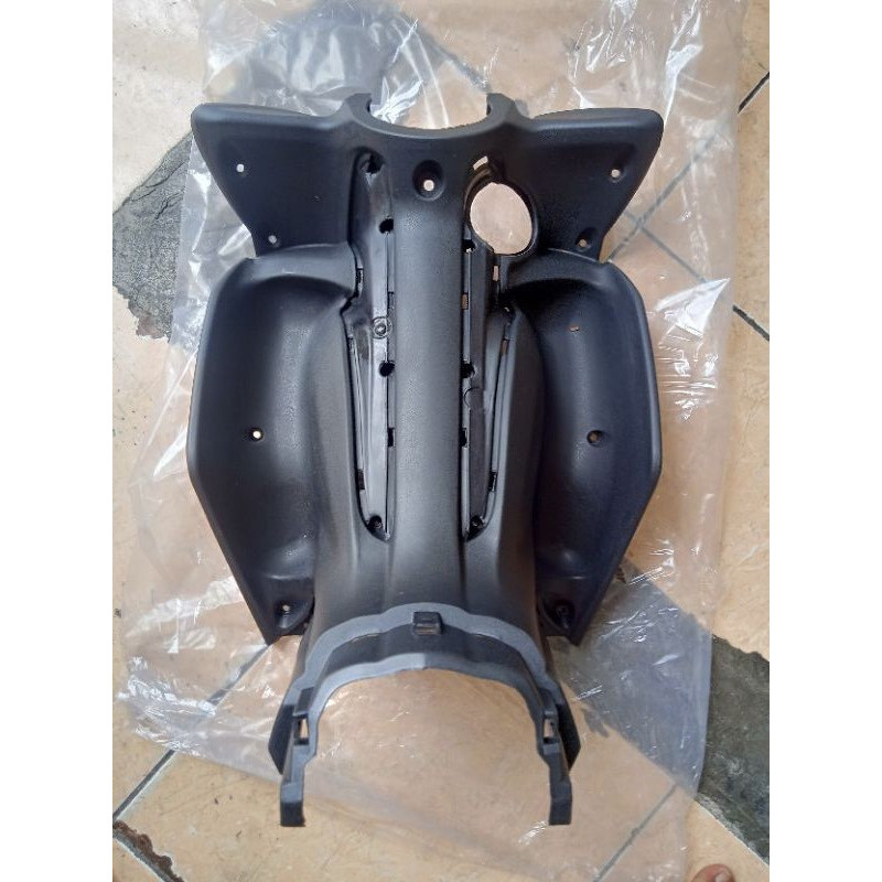 01-D27-352-82AA กลาง Legshield Yamaha Jupiter Z ใหม่ 10 2010 ถึง 2012 Big Robot WIN