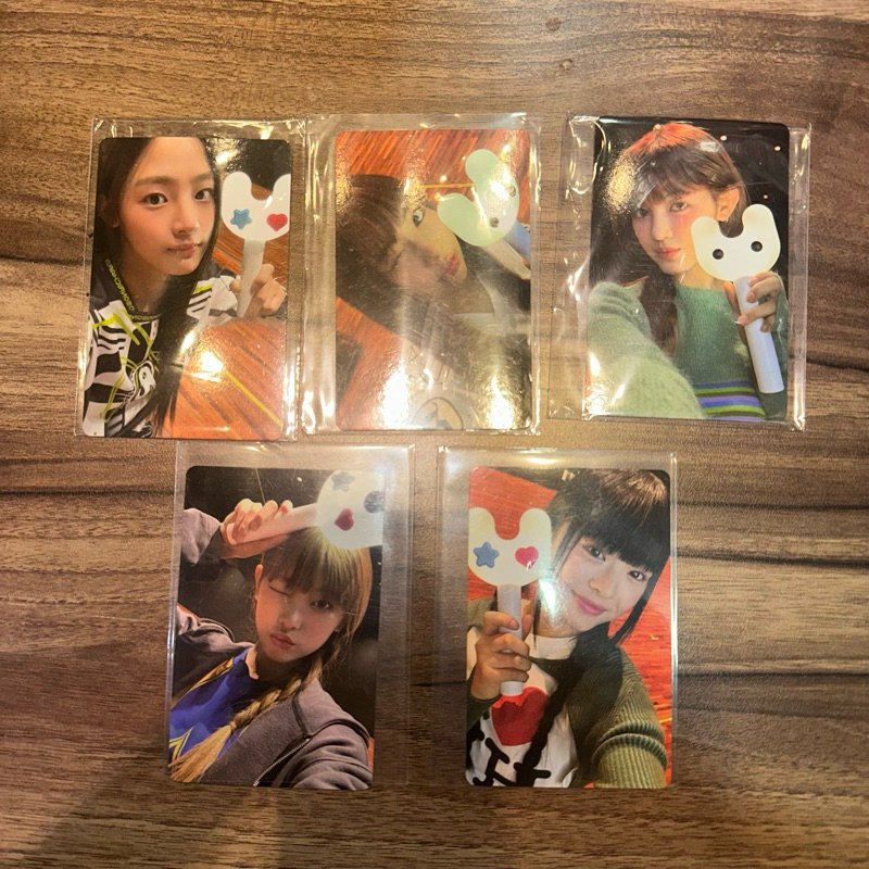 Photocard New Jeans Lightstick Minji Hyein Danielle Hanni Haerin