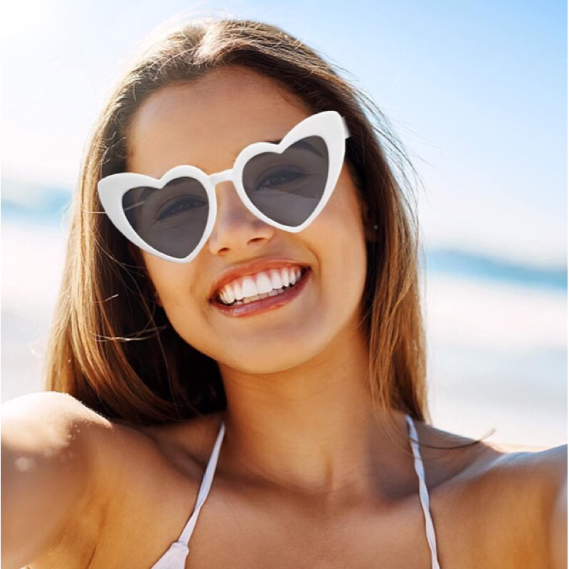 PUTIH MERAH Heart Red White Harry Styles แว่นกันแดด 5SOS Luke Hemmings Sunnies กรอบสีแดงและสีขาว Uni