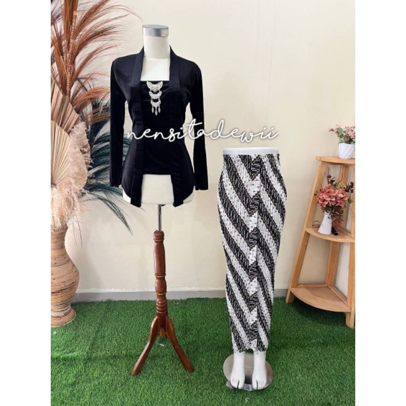 [1 Set สีดํา] Kubaru Kebaya + กระโปรงจีบ / Prg Sinta Motif