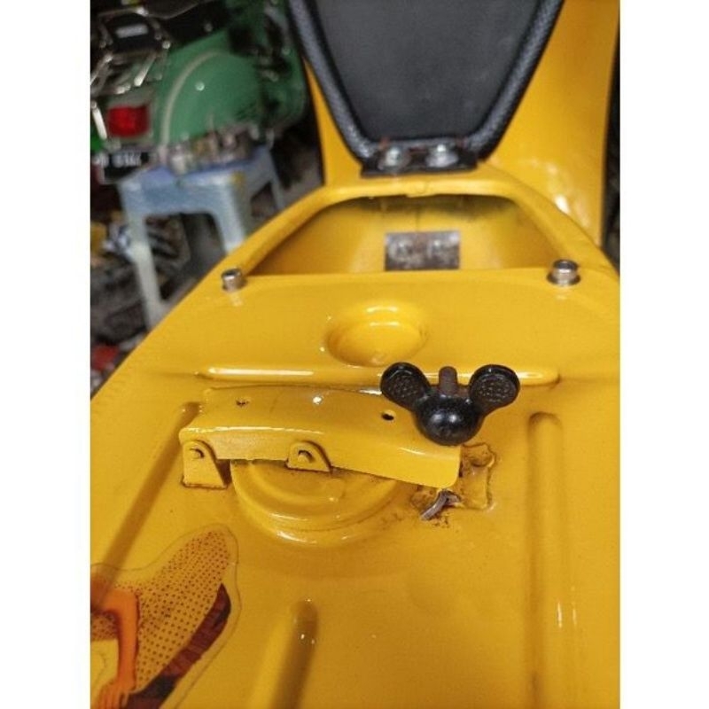 น็อตและสลักเกลียวสําหรับฝาถังสําหรับ vespa super sprint vbb px pts ฯลฯ โมเดลมิกกี้เมาส์ พลาสติกแข็งแรง ขายปลีกส่ง