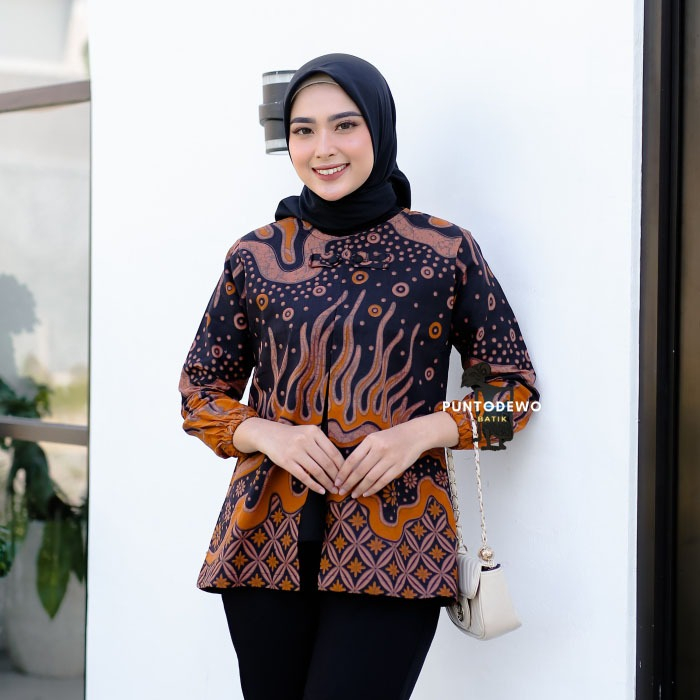 เสื้อบาติกผู้หญิงแขนยาว BMW5 Motif Divya Punttodewo Batik