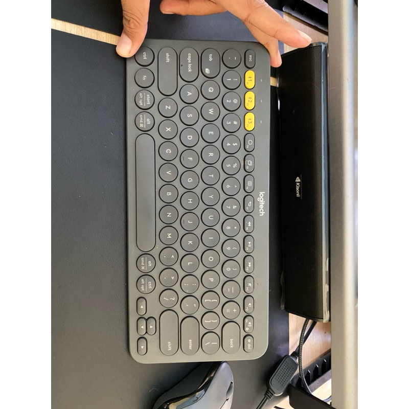 คีย์บอร์ด Logitech K380 และเมาส์ M220
