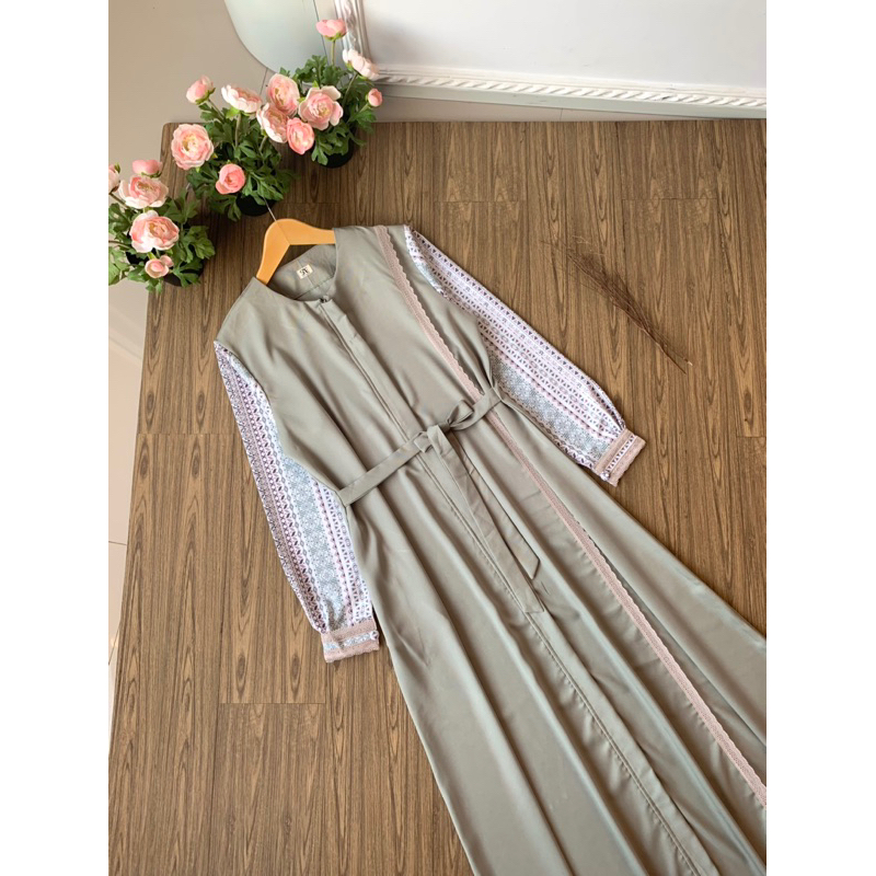 PREORDER AZKIYA LACE GAMIS BOUTIQUE ONE FRONT LACE BY SIMPLY OF AEGEA