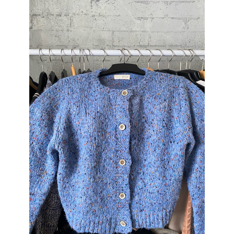 Cadigan ผู้หญิงสีน้ําเงิน