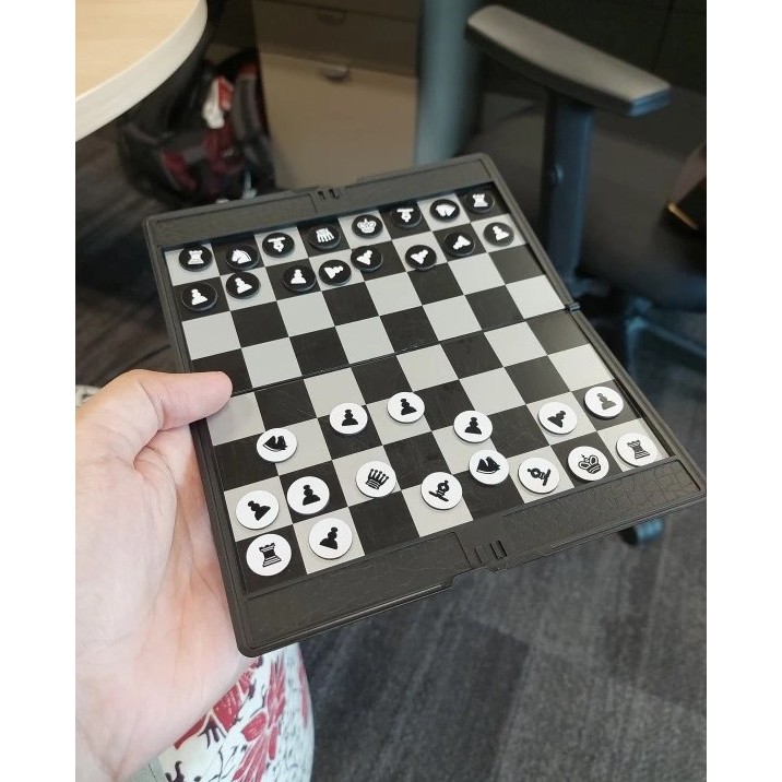 Mini Magnetic Chess board Mini Travel Pocket Chess board game แบบพกพา