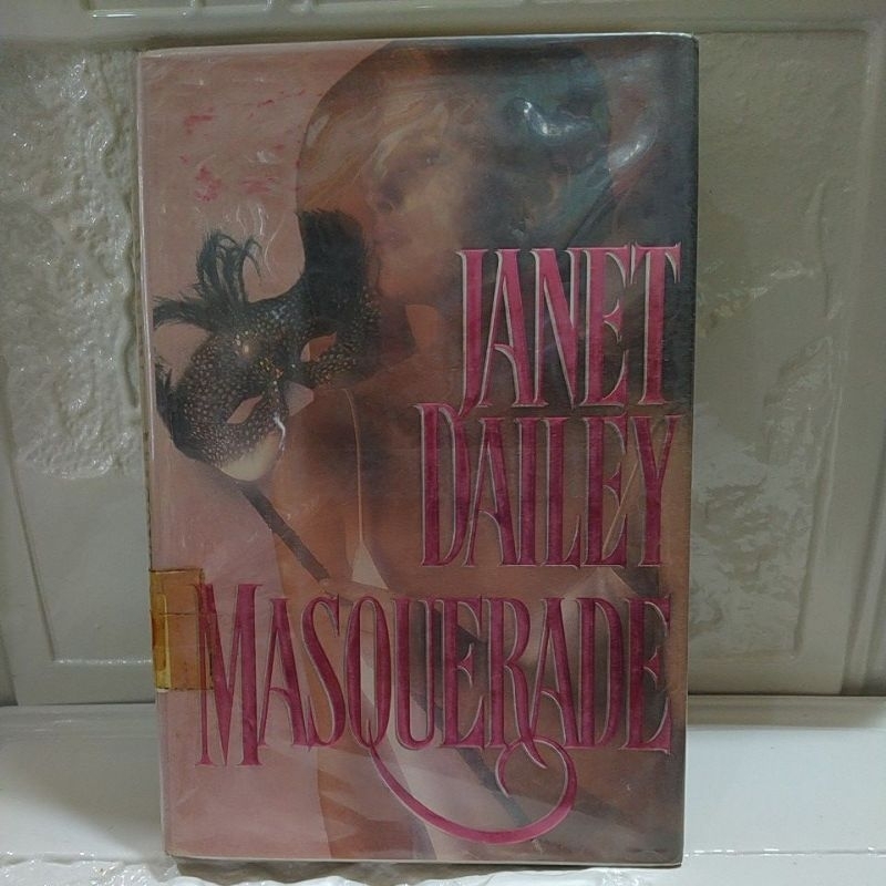 นวนิยาย MASQUERADE โดย Janet Dailey