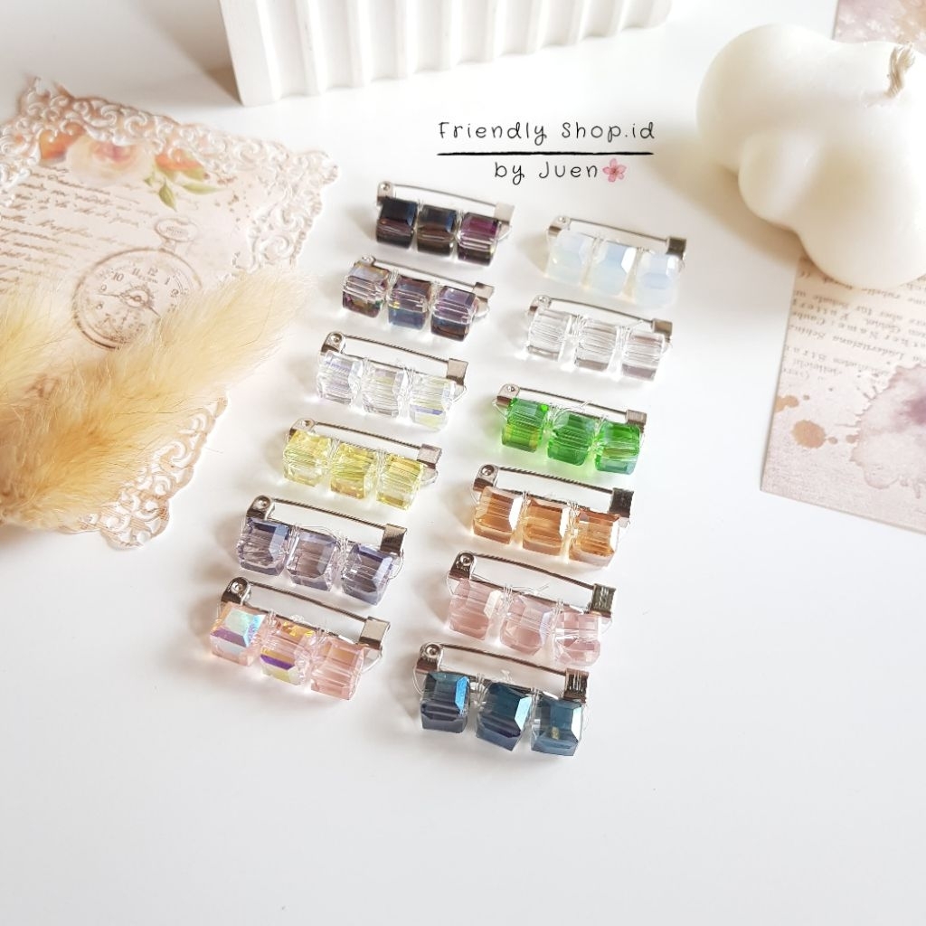 เข็มกลัด CUBE เช็ก เกรด A / หมุด 2.5 ซม. / เข็มกลัดฮิญาบ by friendly shop.id