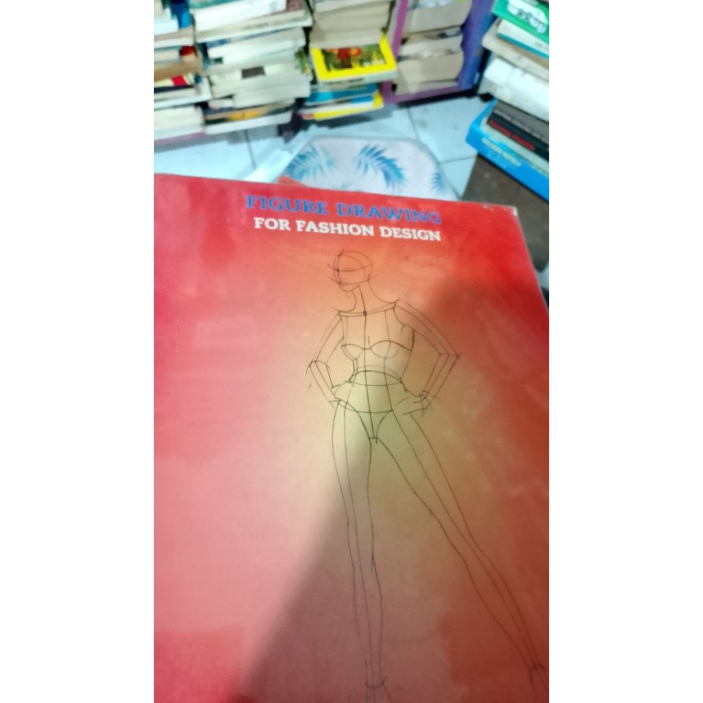 รูป DRAWING FASHION DESIGN โดย Elisabetta Drud และ Tiziana Paci