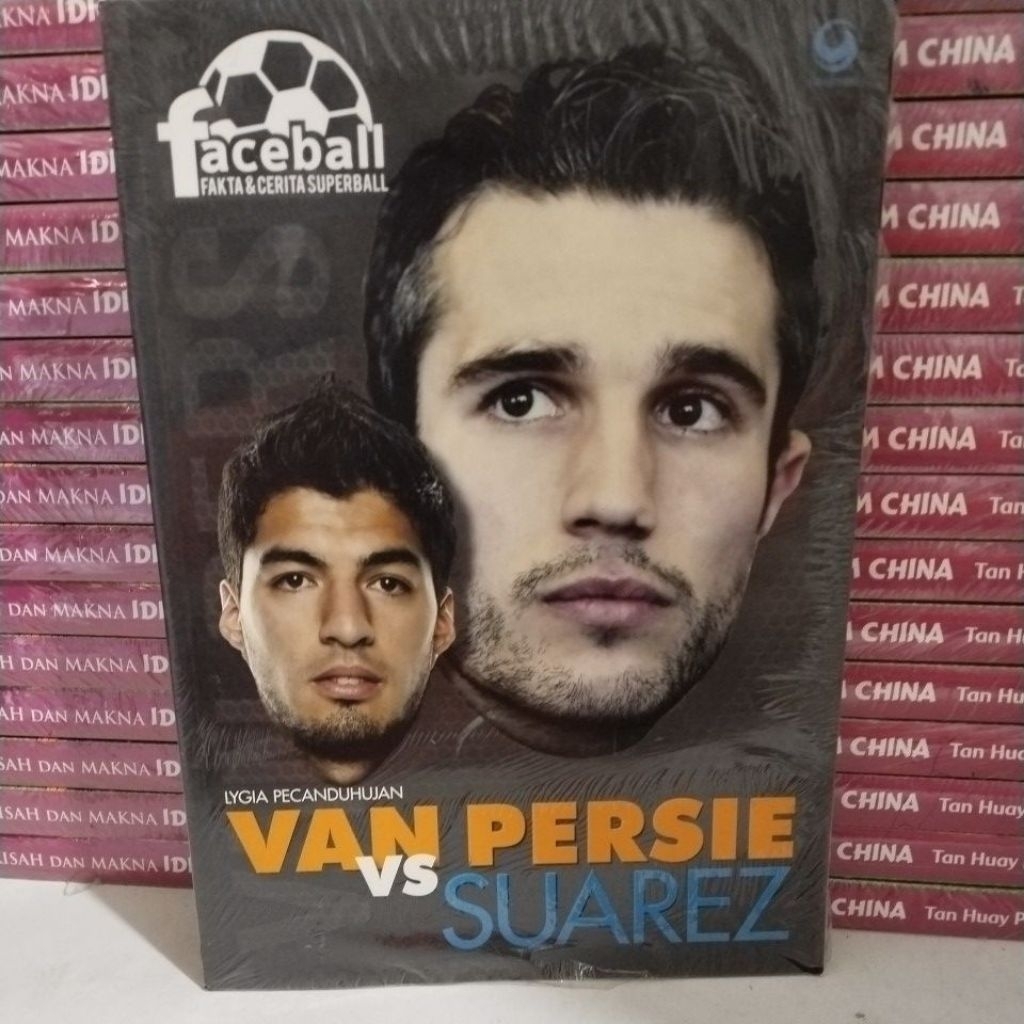 หนังสือต้นฉบับ - Van Persie Vs Suarez Magazine Book