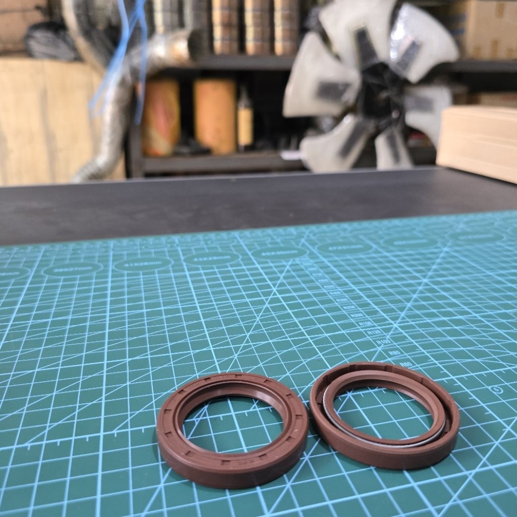 ซีลน้ํามัน TC 12*24*7 VITON TC 12X24X7 VITON TC 12 24 7 VITON FKM