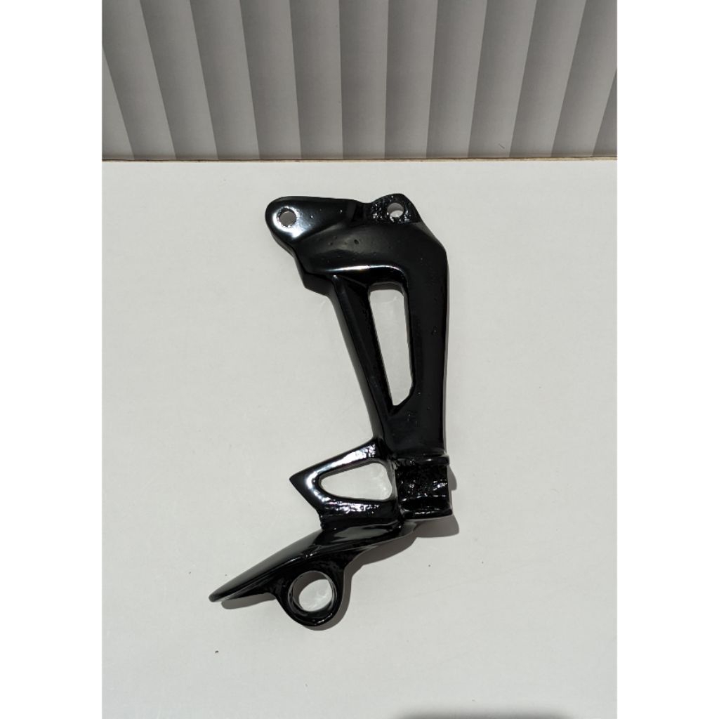 FOOTSTEP POST RIGHT REAR FOOTSTEP YAMAHA VEGA R
