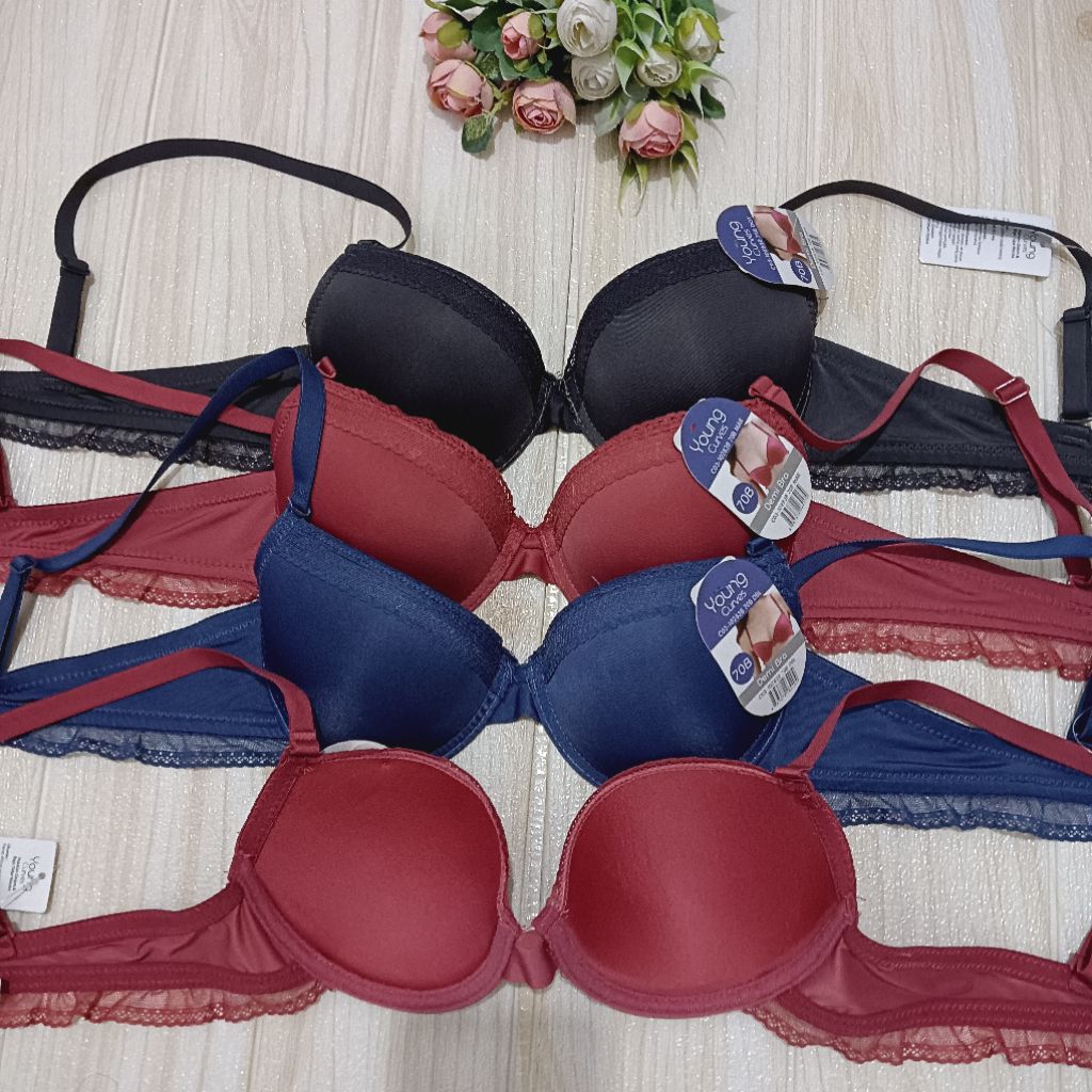 Young curves เสื้อชั้นในโฟมขนาดกลาง ycs 10283