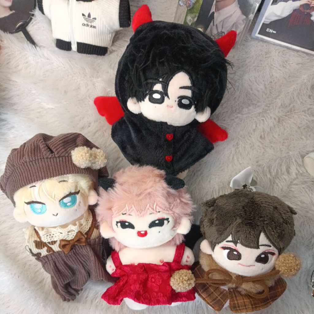 ตุ๊กตาและเสื้อผ้า Enhypen