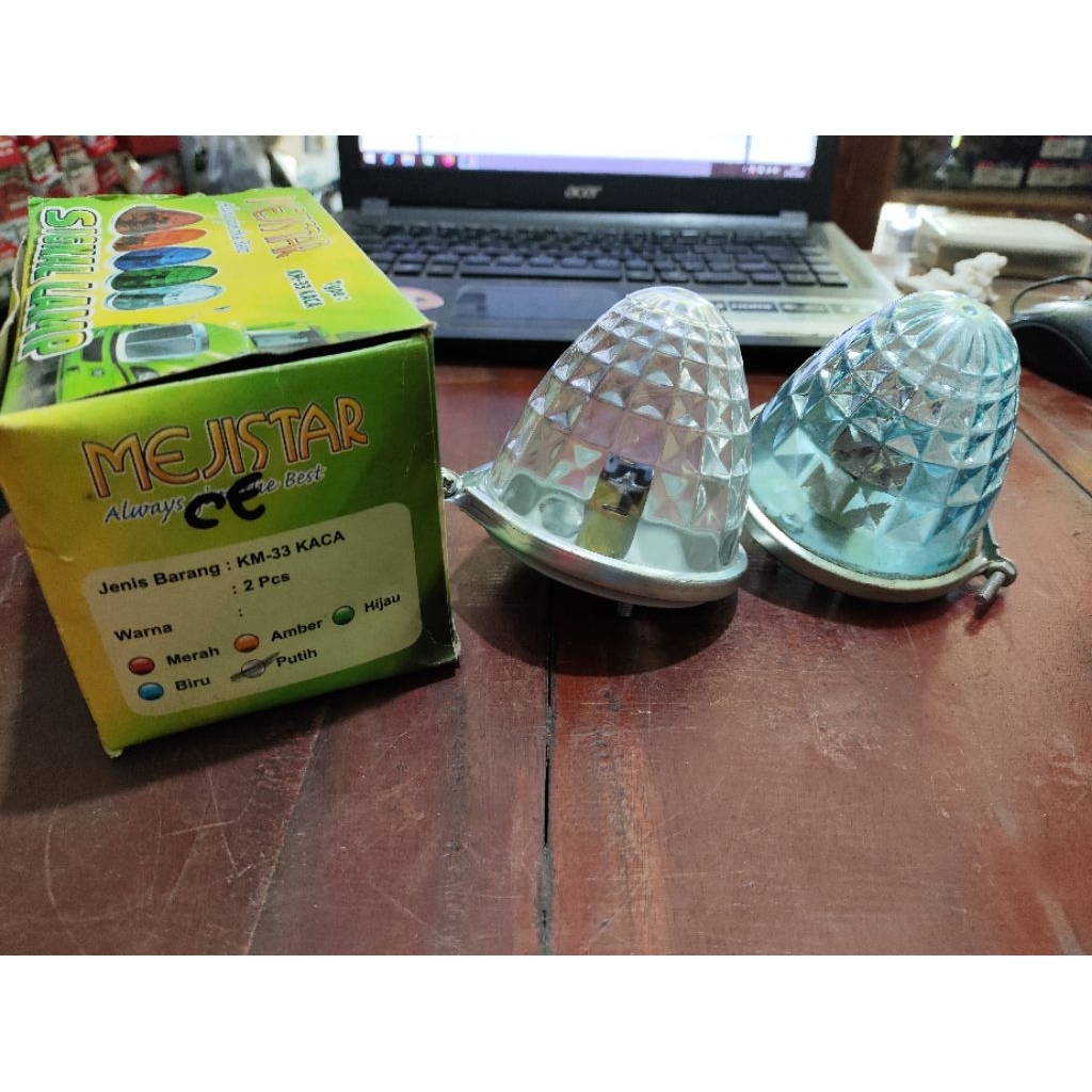 KM3 MEJISTAR โคมไฟหลังกระจกสีขาว