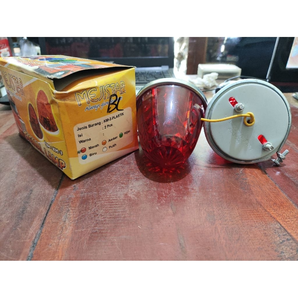 MERAH KM3 MEJISTAR โคมไฟหลังพลาสติกสีแดง