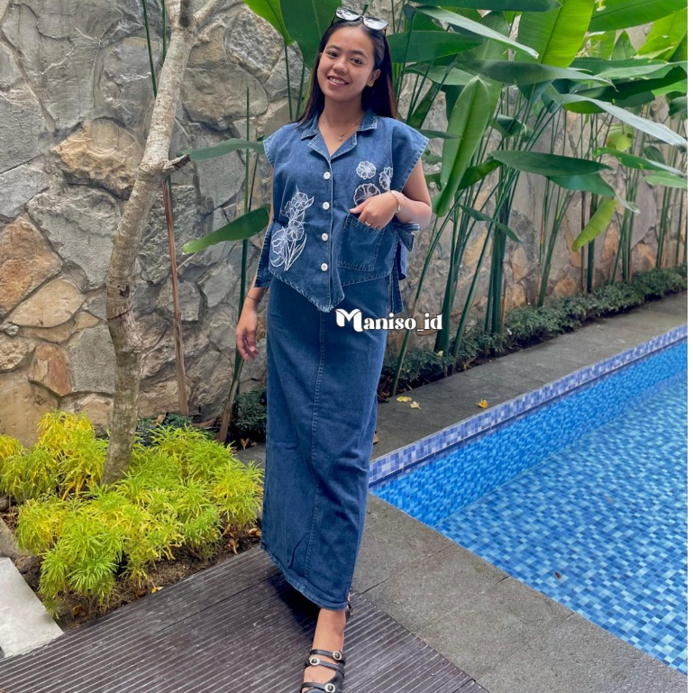 Maniso - One Set Willow Jeans เสื้อกั๊กปักจัมโบ้ผู้หญิง + กระโปรงยีนส์ Over Style Bigsize