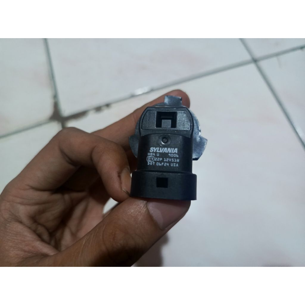 หลอดไฟ HB4 12V 51W Sylvania หลอดไฟ Sylvania HB4