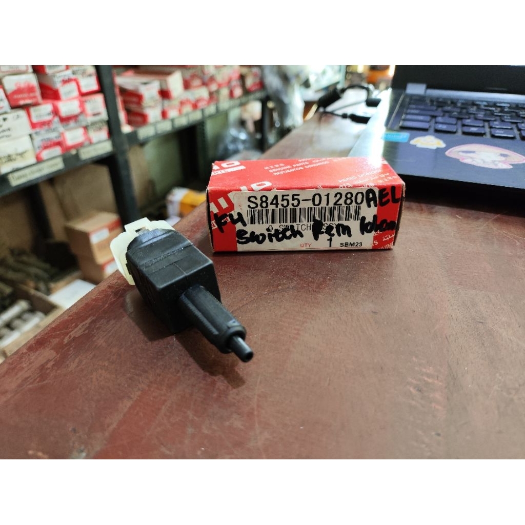 HINO LOHAN 260 สวิตช์เบรก HINO LOHAN 500 HINO 84540-01280 4 ขา