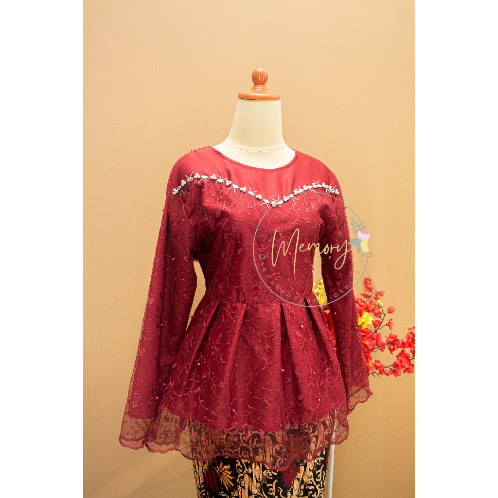สั่งซื้อล่วงหน้า Kebaya Prama Maroon