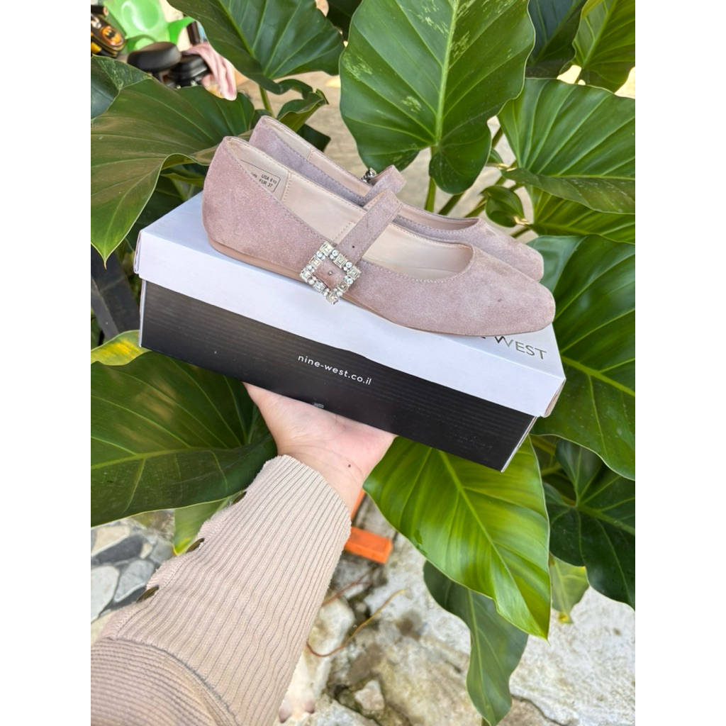 NINE WEST 70%*******