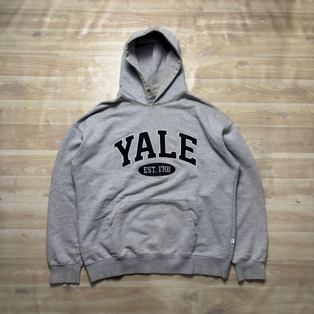 YALE UNIVERSITY*****