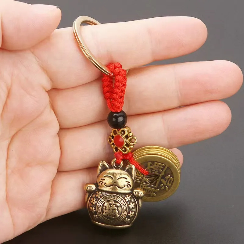 GANTUNGAN พวงกุญแจแมวนําโชค Maneki Neko & Gold Feng Shui Coin – Lucky Charm Smooth Fortune