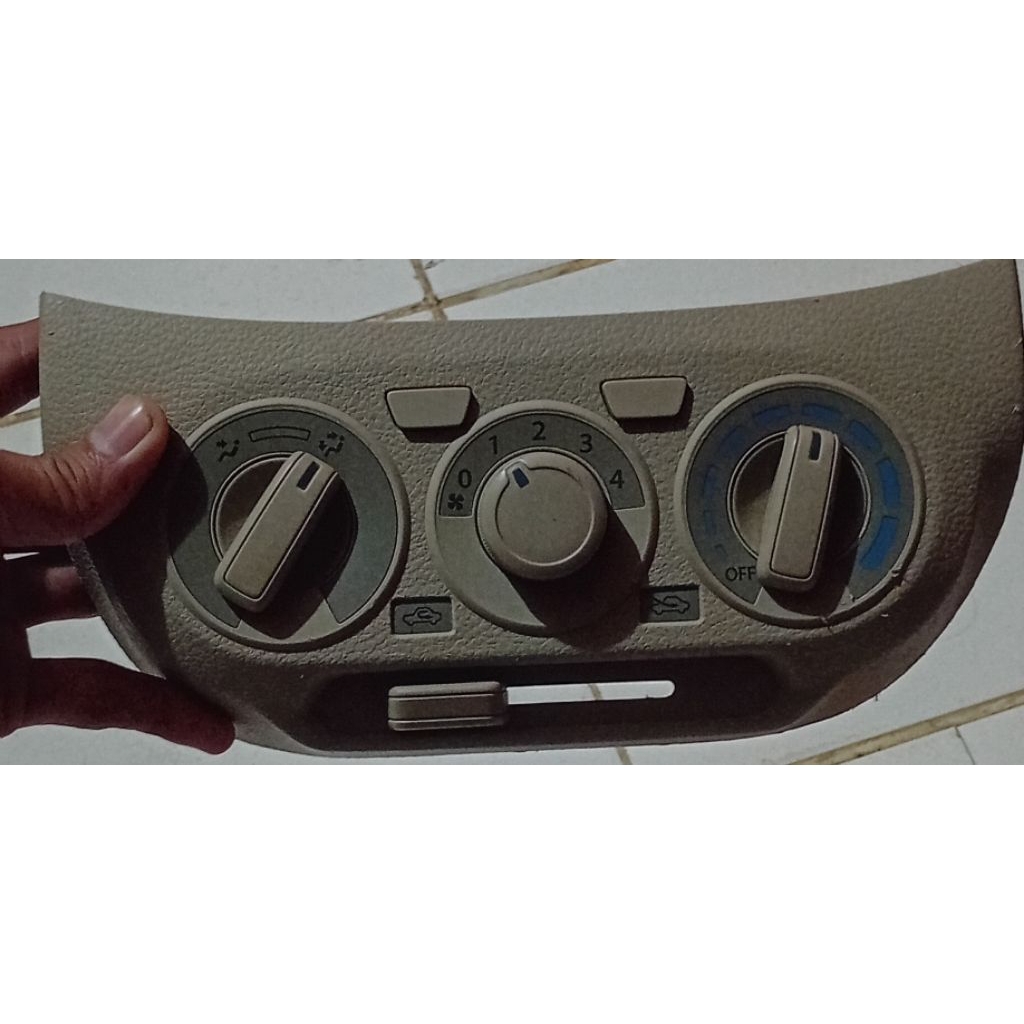 Suzuki Ertiga 2014 การควบคุมแผง Ac