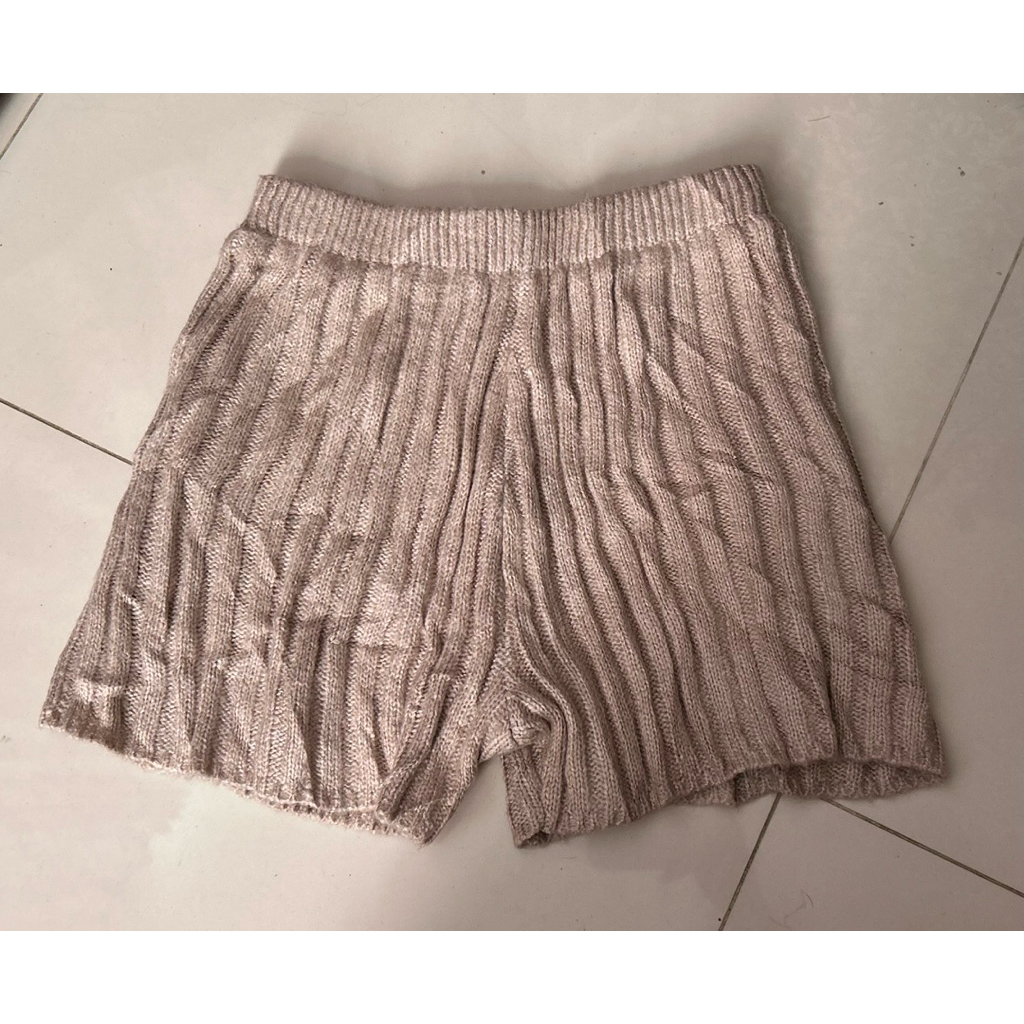 GRL knit sticks กางเกงขาสั้นหนาขนาดใหญ่ hotpants cream pl preloved