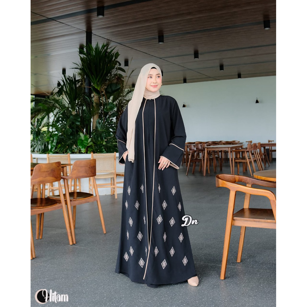 KIANI ABAYA DRESS สําหรับผู้หญิงที่ทําจาก SABRINA MATERIAL ด้วยการปล่อยออกมาโดย AKU KARISSA MUSLIM แ