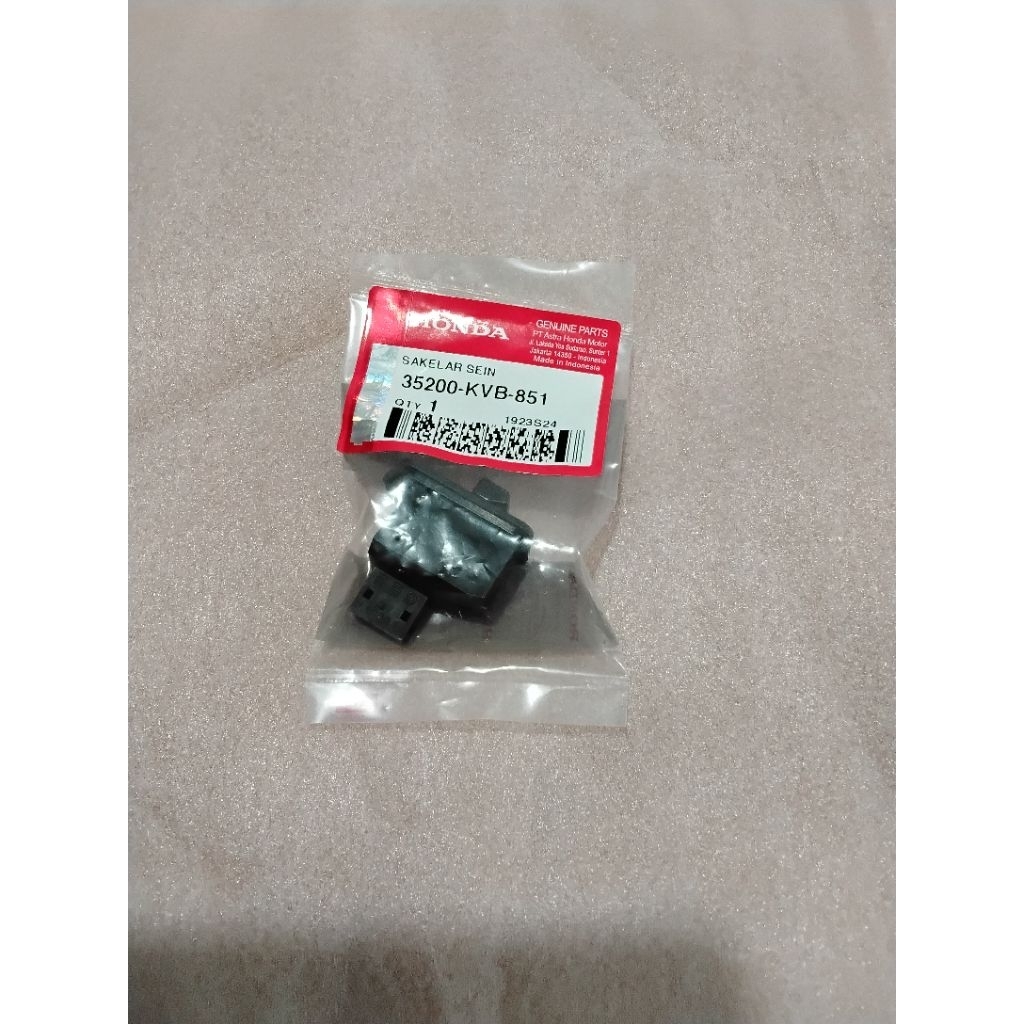 สวิตช์ไฟเลี้ยว//Wiker Switch Unit 35200-KVB-851//ORIGINAL AHM//BEAT CARBURETOR