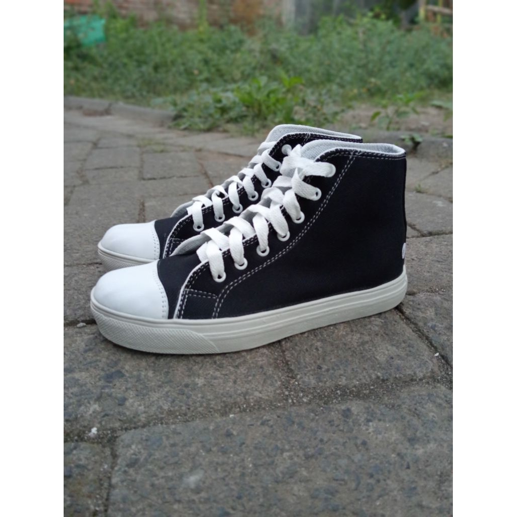 รองเท้าผ้าใบบุรุษและสตรีรองเท้าบูท / รองเท้านักเรียน / ไซส์ 36 ถึง 43