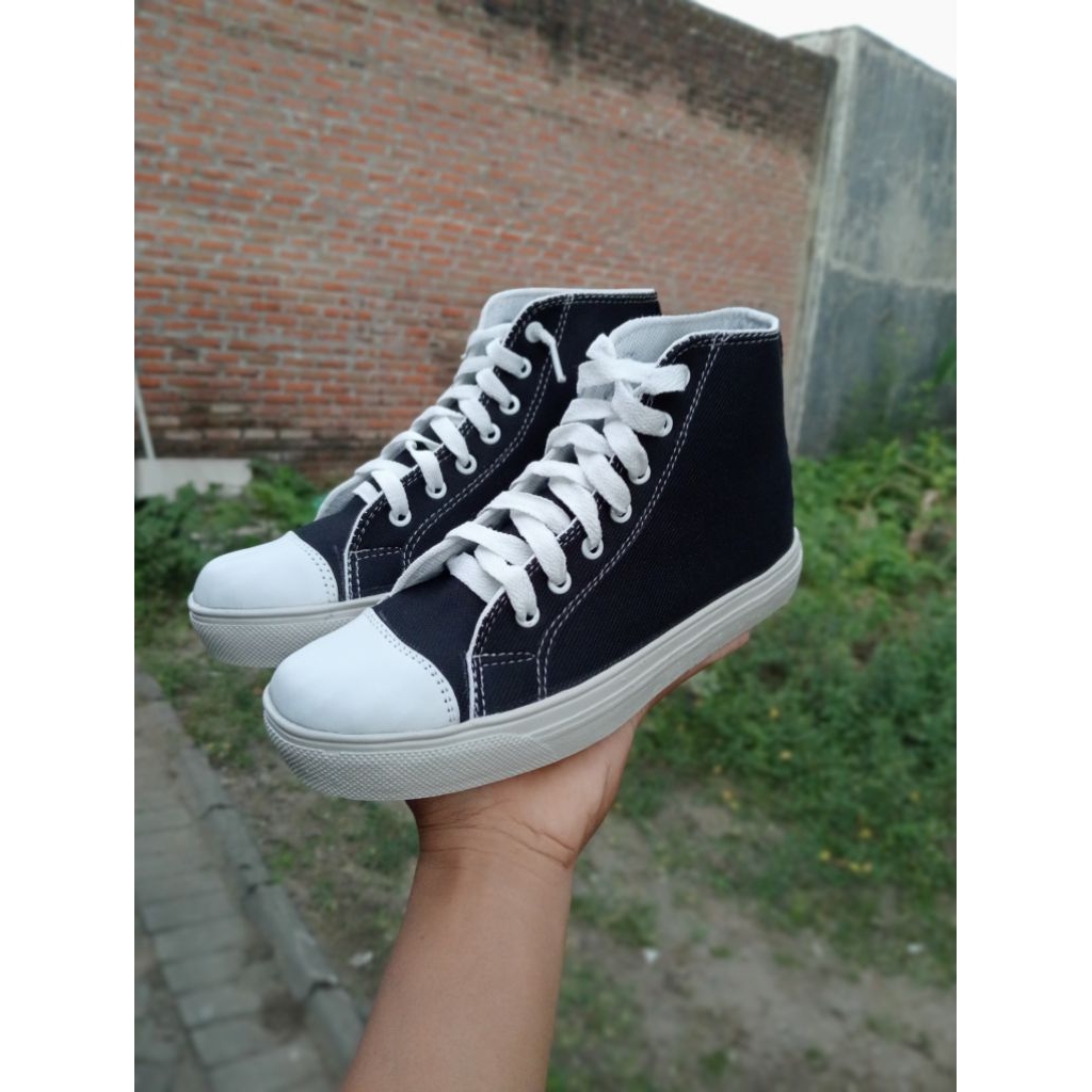 รองเท้าผ้าใบบุรุษและสตรีรองเท้าบูท / รองเท้านักเรียน / ไซส์ 36 ถึง 43