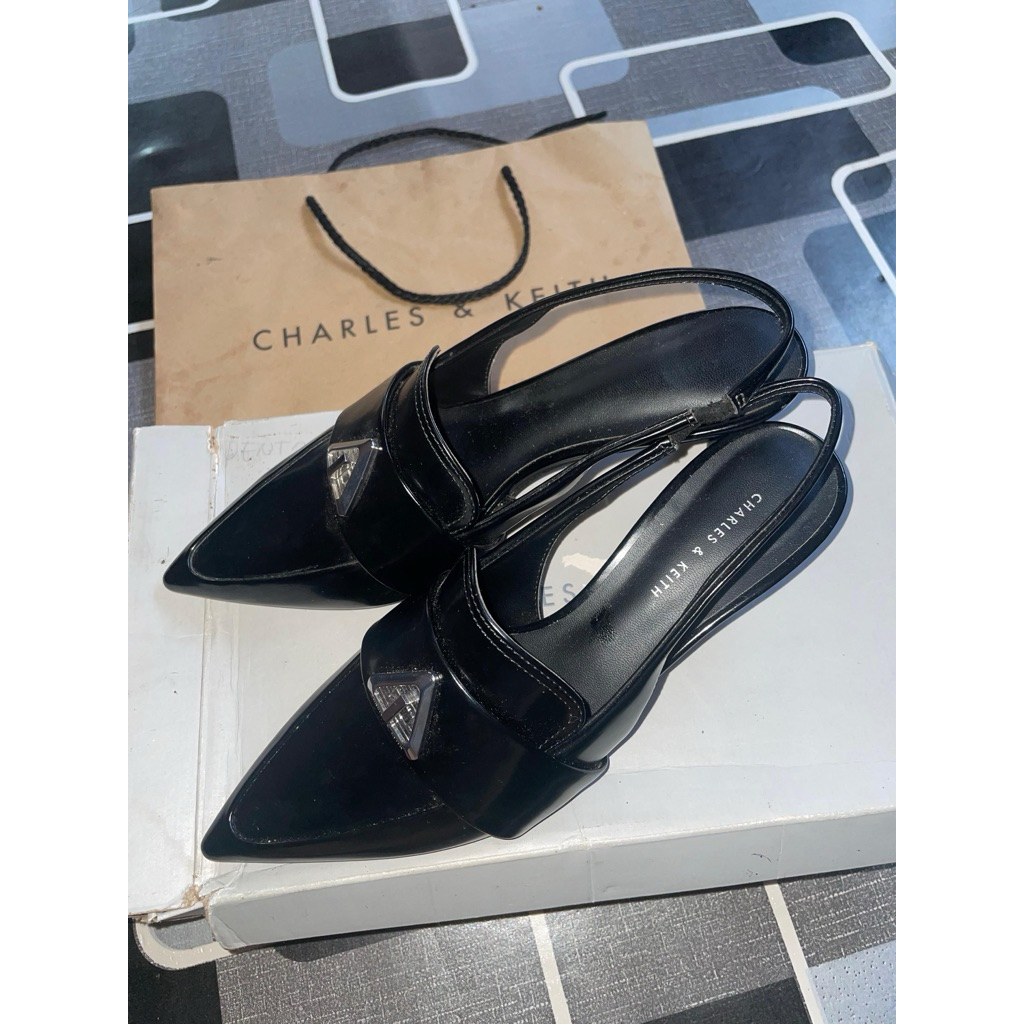 รองเท้า CHARLES&KEITH